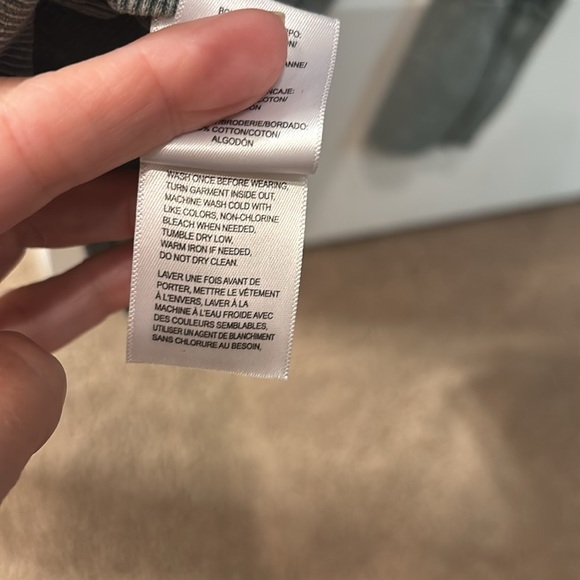 Excellent used condition lace type trim design Henley. - Picture 5 of 6